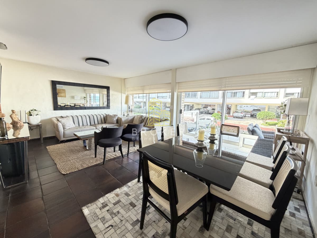 Oportunidad Vista al Mar Peninsula Apartamento de 4 Dormitorios Punta del Este