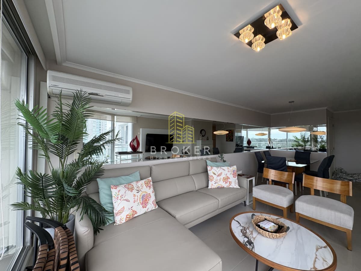 Alquiler de departamento de 3 suites en muy buena torre con servicios en playa brava