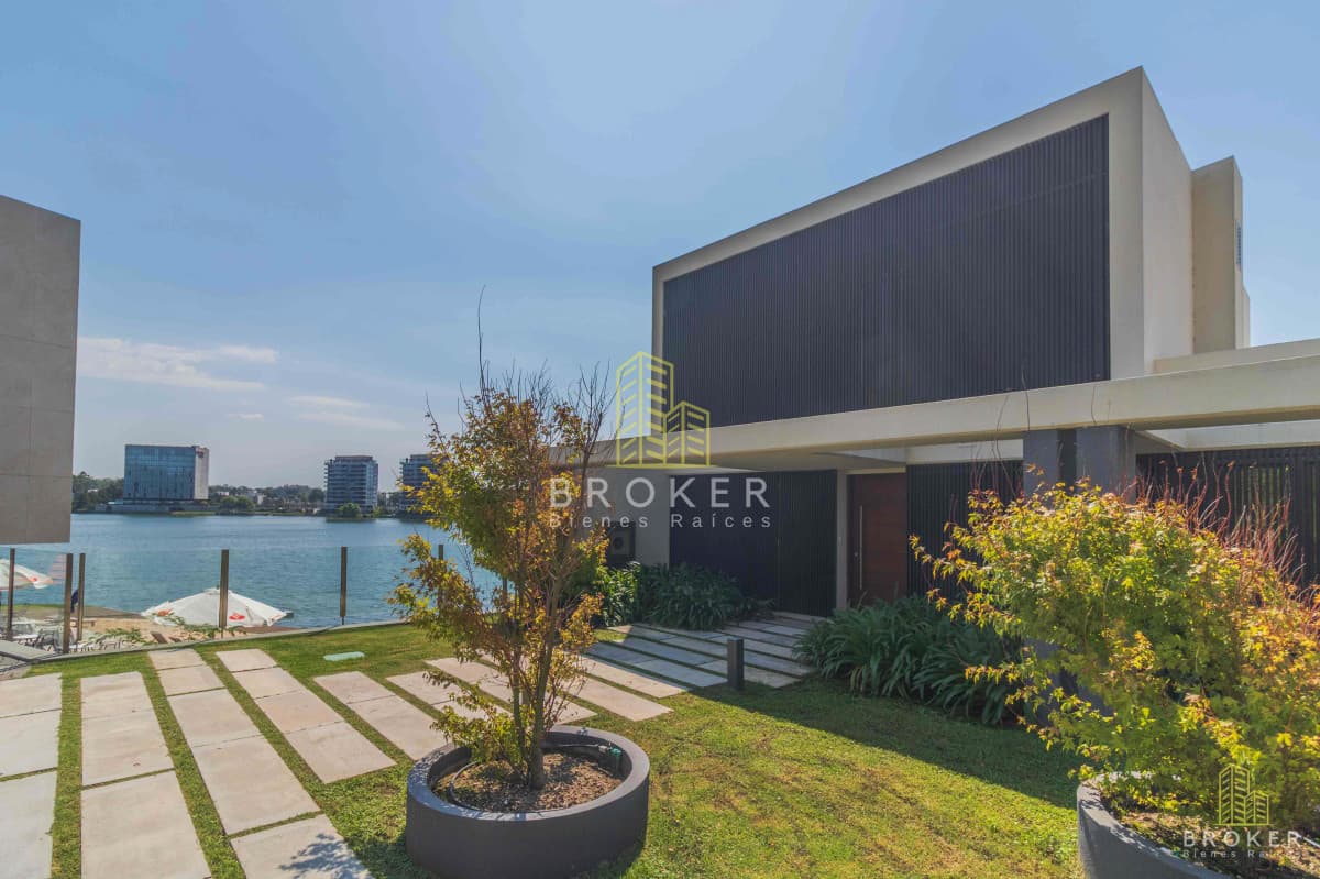 Venta Apartamento  Triplex 3 Dormitorios En Carrasco  (ref: Bkb-1775)