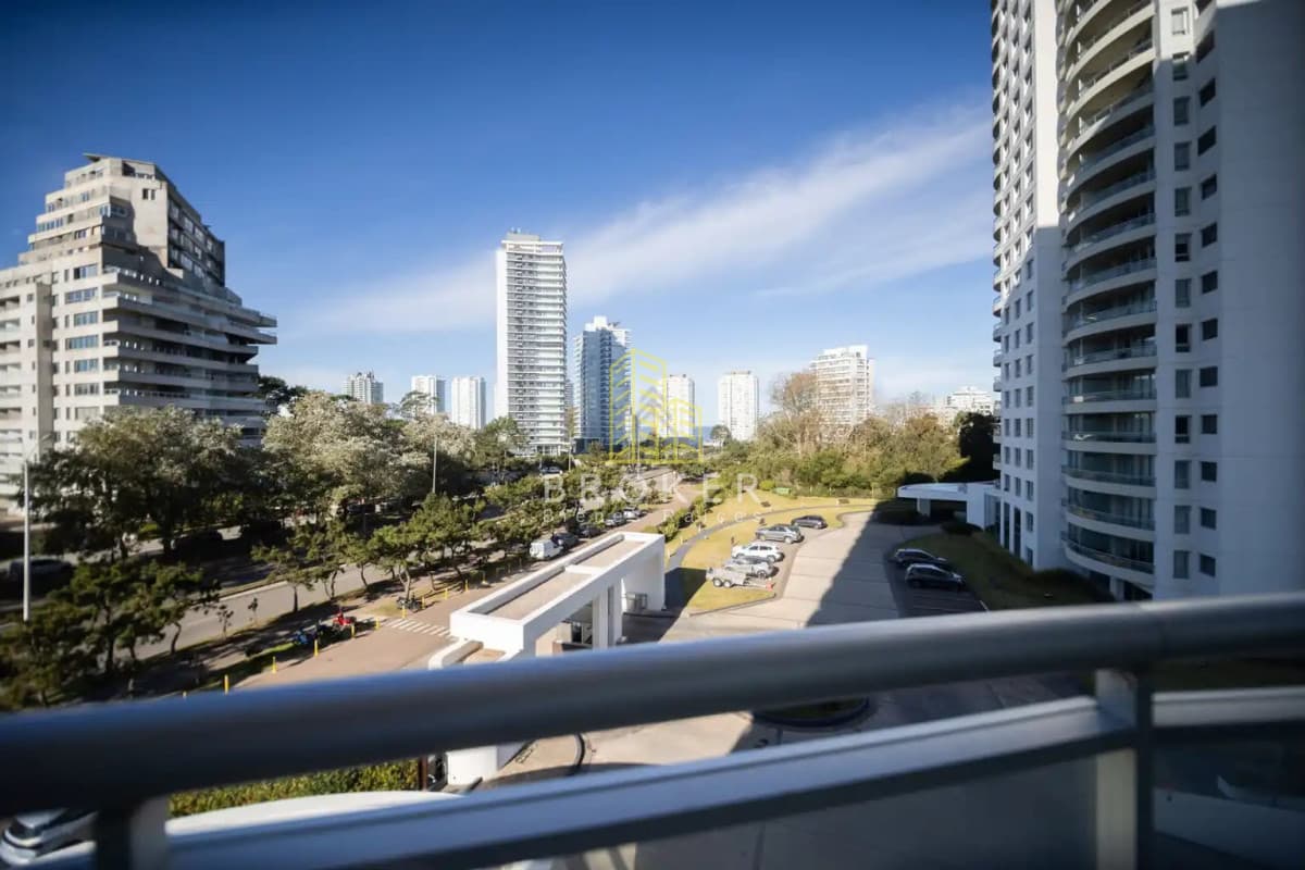 Venta y alquiler temporal de departamento de 3 dorm en suite + servicio