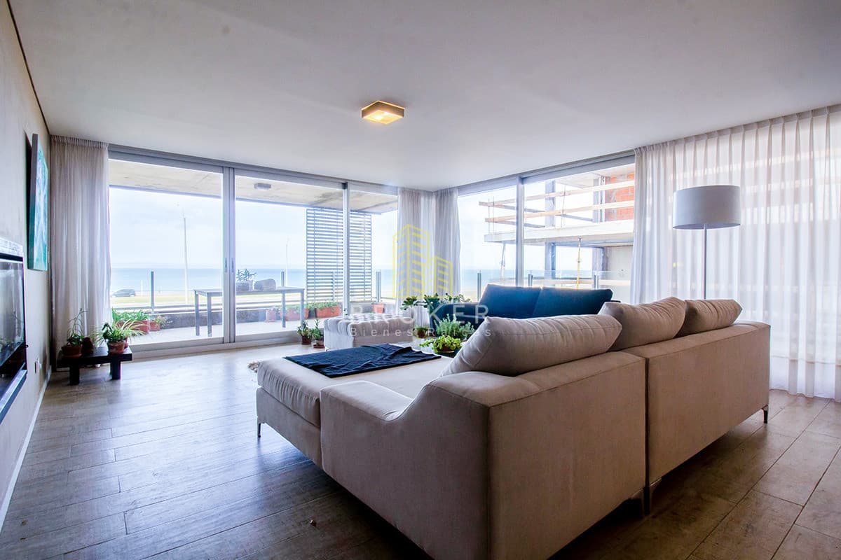 Venta Departamento Punta Del Este Playa Mansa, 3 suites, 200m2 y parrilla