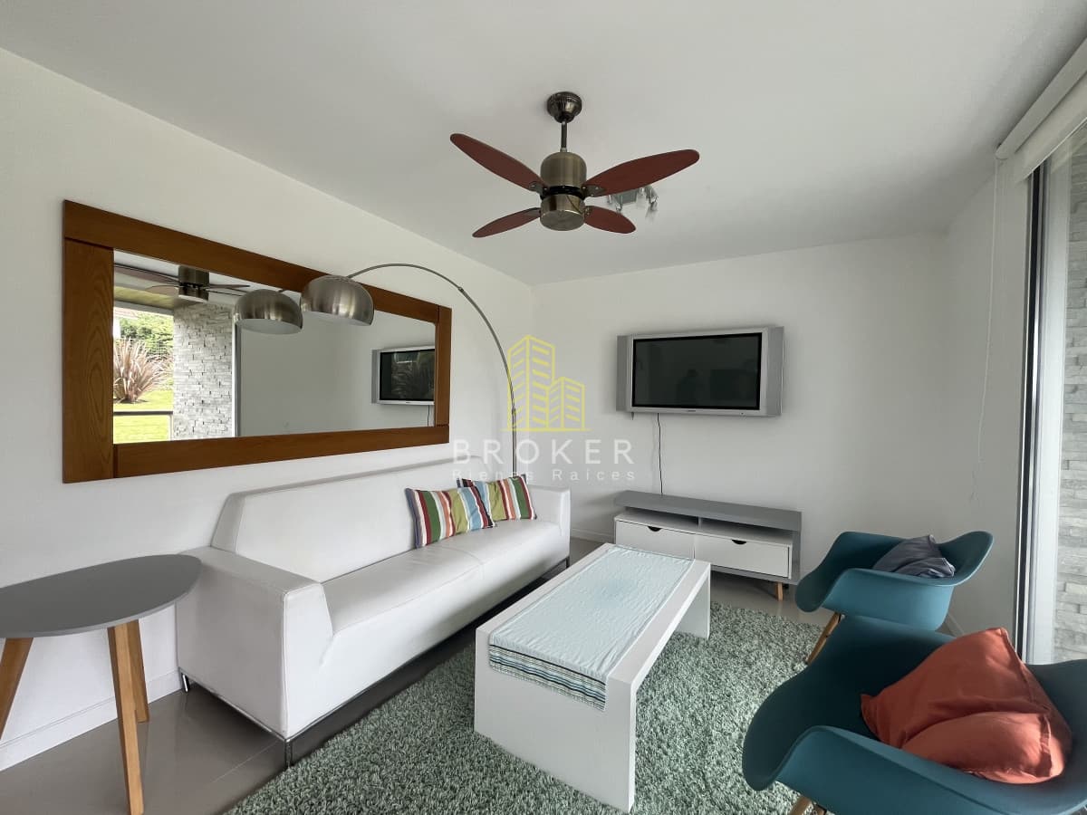 Oportunidad Apartamento en Venta Primera linea de la Mansa 2 dormitorios Isabel Pinares Punta del Este con Parrillero y Garaje