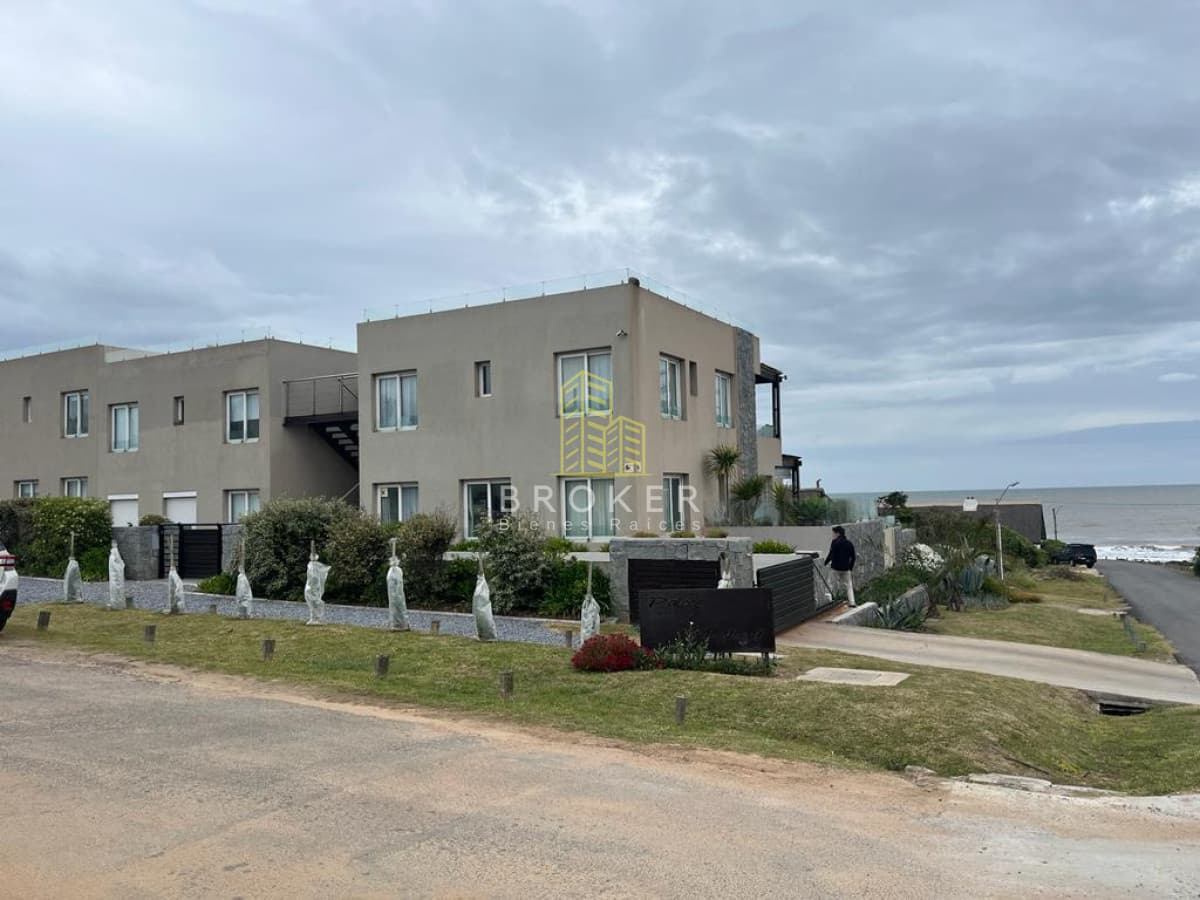 Alquiler Departamento 2 dormitorios Palcos Montoya, primera línea al mar