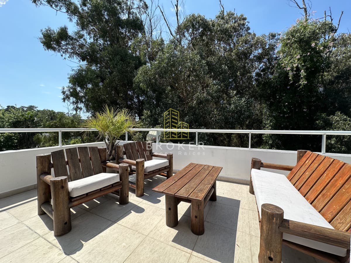 Venta de Penthouse en rincon del indio, tres dormitorios y terraza. Punta del Este, Uruguay