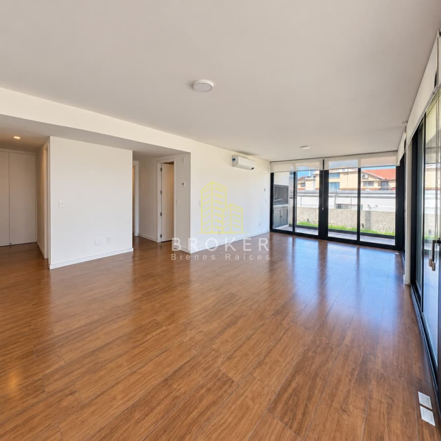 Venta de apartamento en Carrasco 3 dormitorios y 3 baños con gge