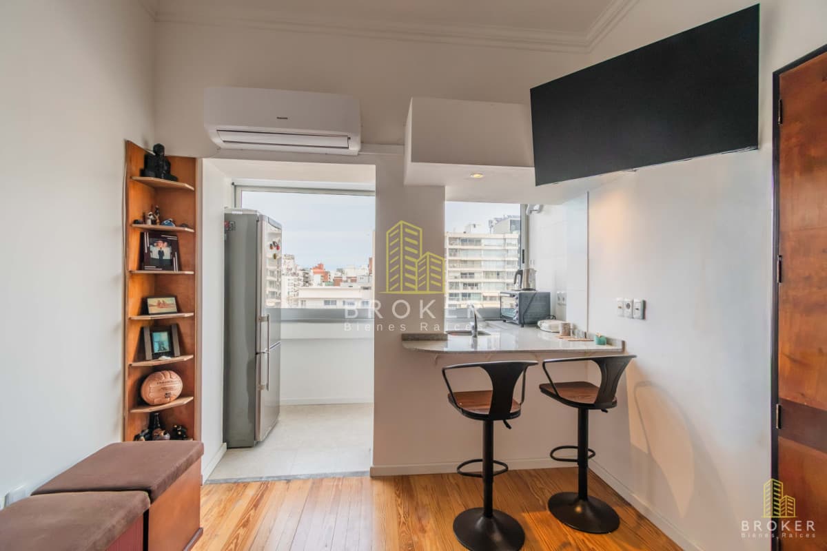 Venta monoambiente en Pocitos reciclado con vista al mar.