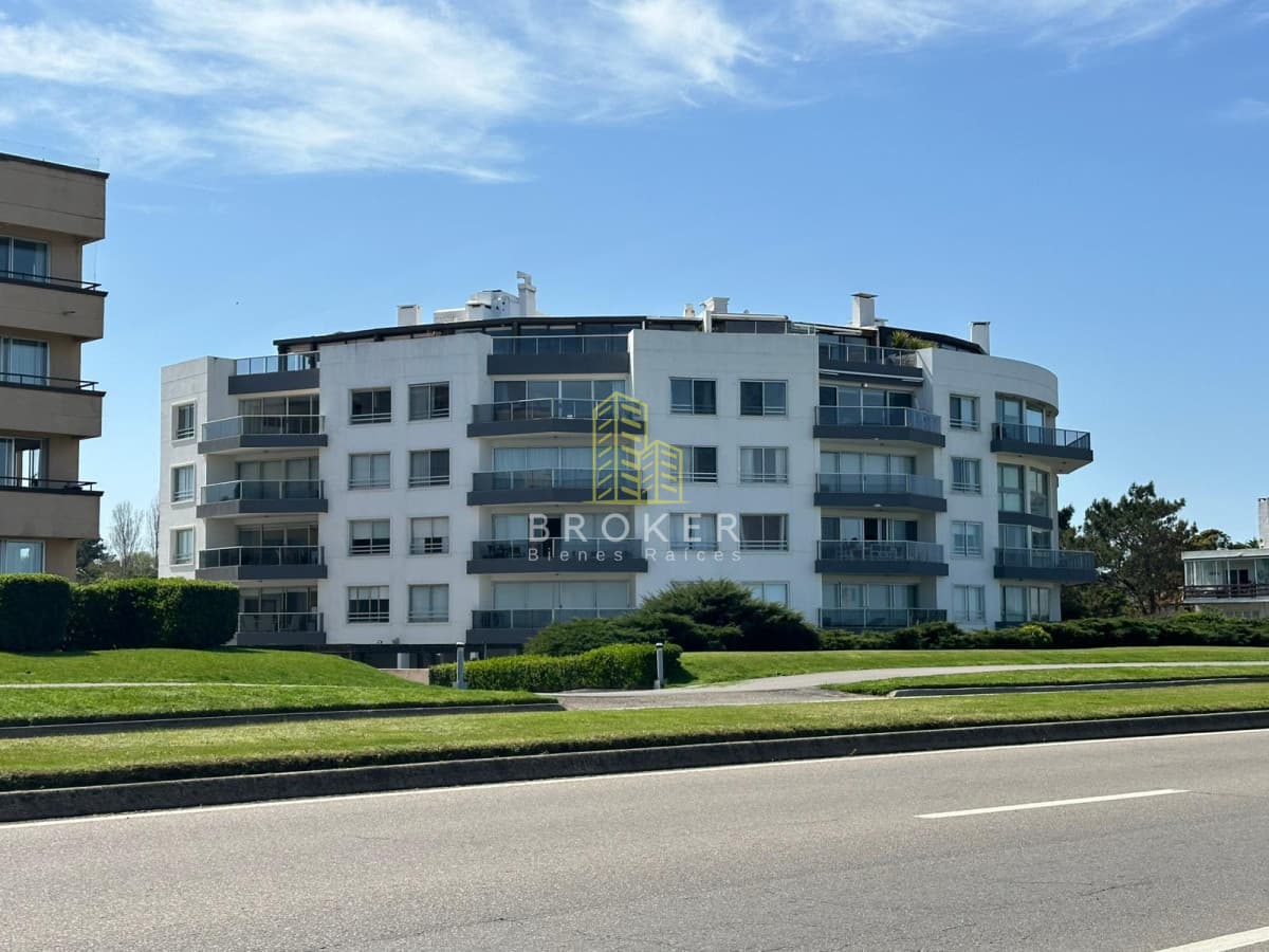 Alquiler Departamento Punta del Este Playa Mansa, amenities y primera línea al mar