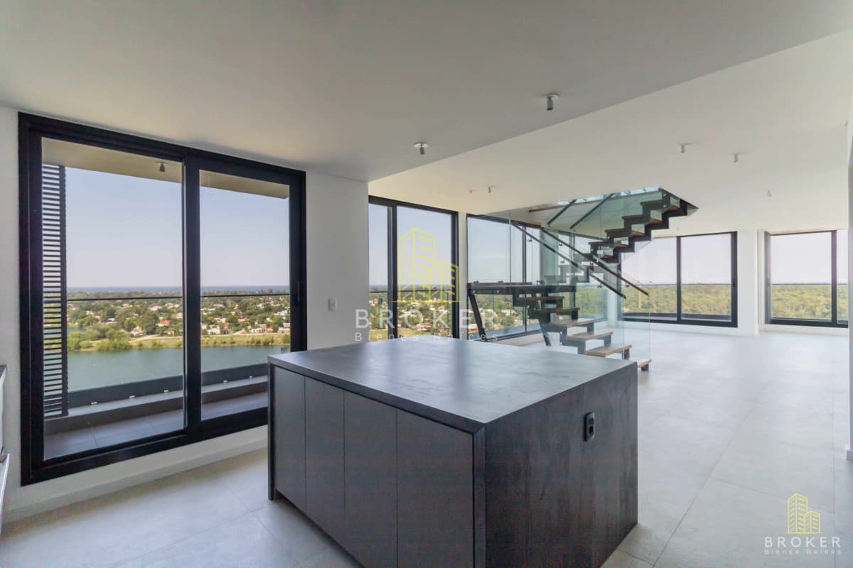 Venta Apartamento Duplex en Carrasco Boating, 4 suites