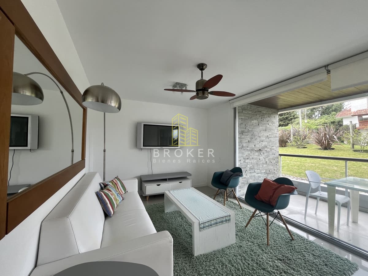 Oportunidad Apartamento en Venta Primera linea de la Mansa 2 dormitorios Isabel Pinares Punta del Este con Parrillero y Garaje