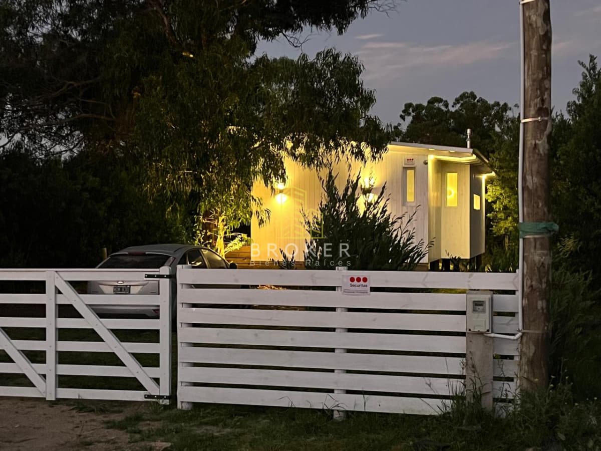 Alquiler de hermosa casa a estrenar de 2 dormitorios y 2 baños en santa monica