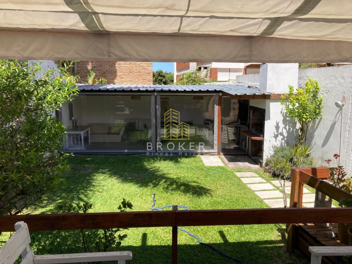 Alquiler de temporada de casa de 3 dorm + 2 baños a una cuadra de la playa en mansa
