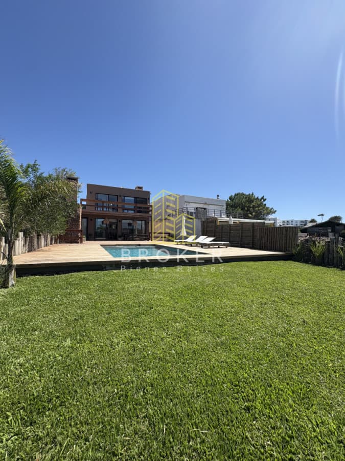 Muy linda casa en alquiler anual e invernal con vista al mar en montoya