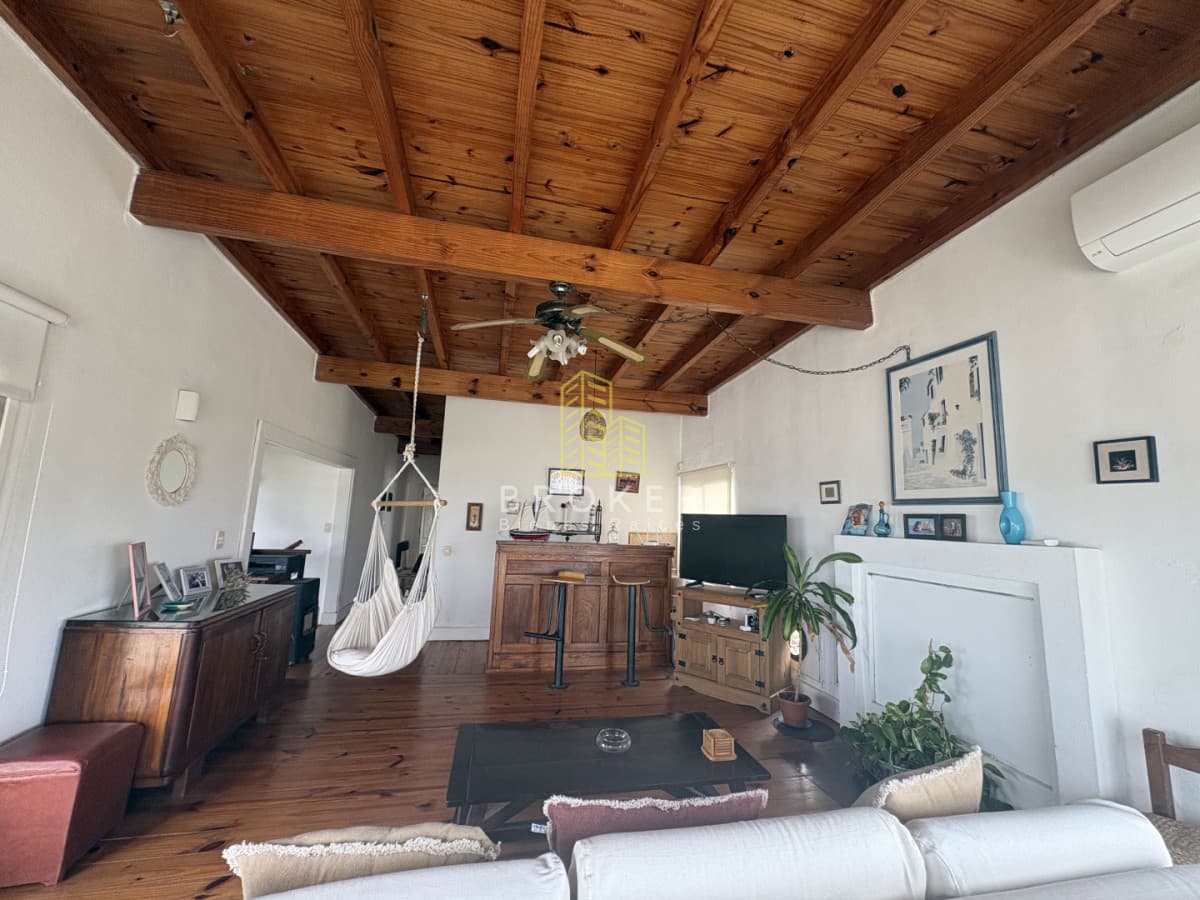 Alquiler de casa de 3 dorm+ servicio en la barra en excelente unbicacion