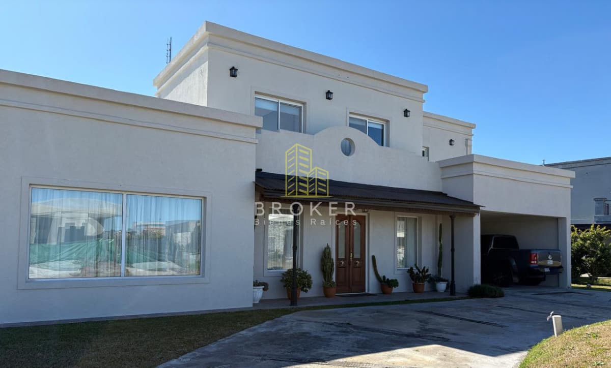Venta Casa 3 dormitorios en Haras Santa María, Barrio Los Robles