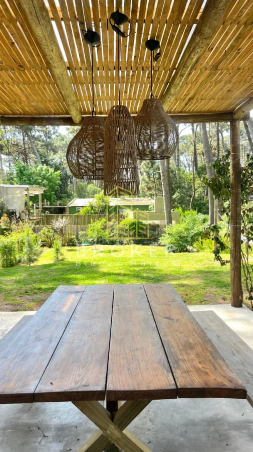 Alquiler de muy linda casa de diseño en Montoya de 3 dorm y 2 baños