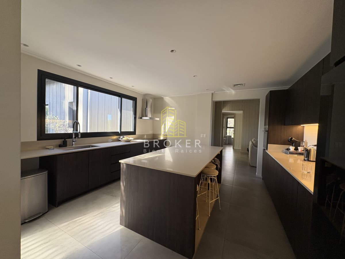 Alquiler Temporada de increíble Casa de diseño en Barrio Privado La Barra