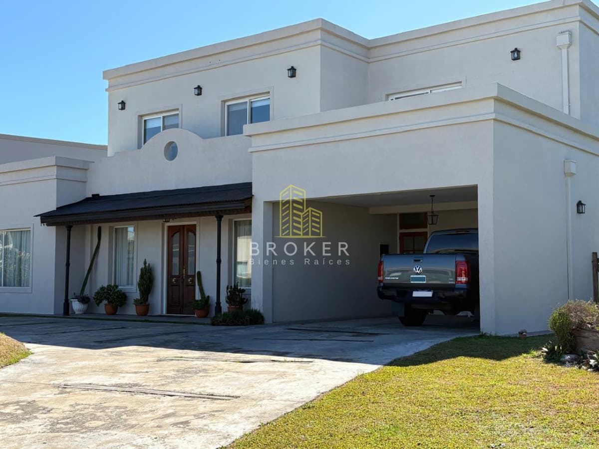 Venta Casa 3 dormitorios en Haras Santa María, Barrio Los Robles