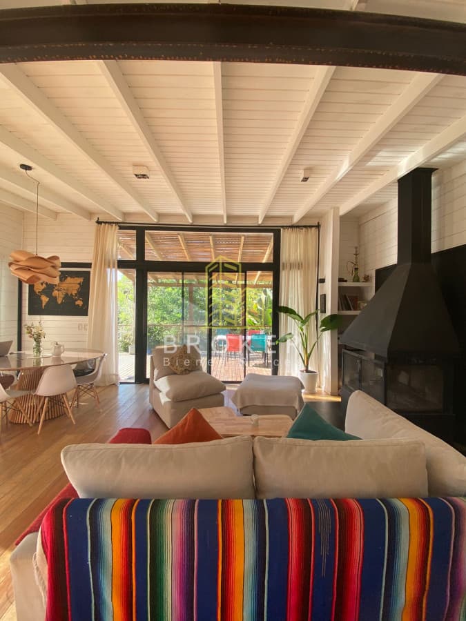 Alquiler anual y de temporada de casa 3 dormitorios en La Barra Punta del Este