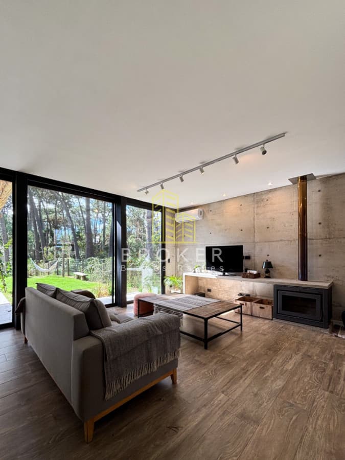 Alquiler de muy linda casa de diseño en Montoya de 3 dorm y 2 baños
