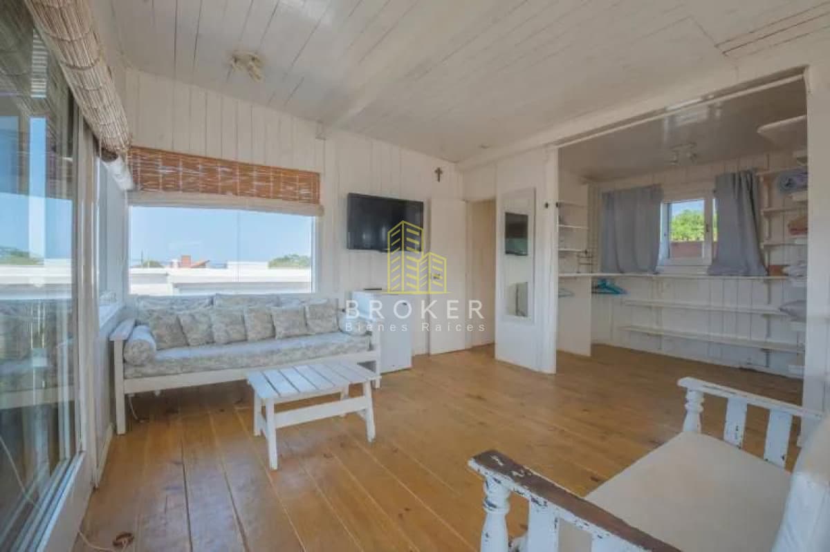 Venta de amplia casa en el corazon de la barra, Punta del Este.