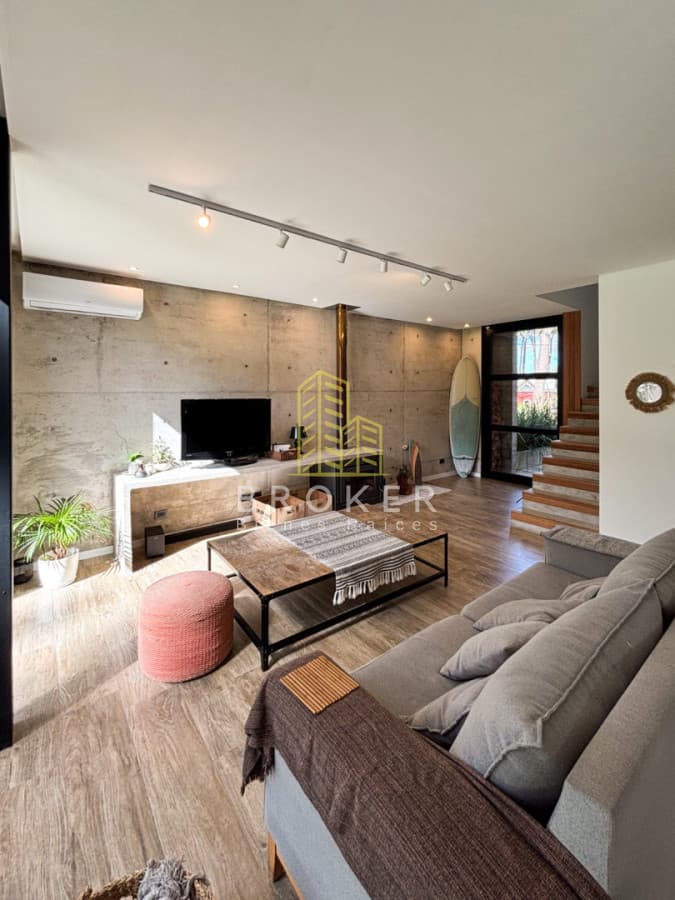 Alquiler de muy linda casa de diseño en Montoya de 3 dorm y 2 baños