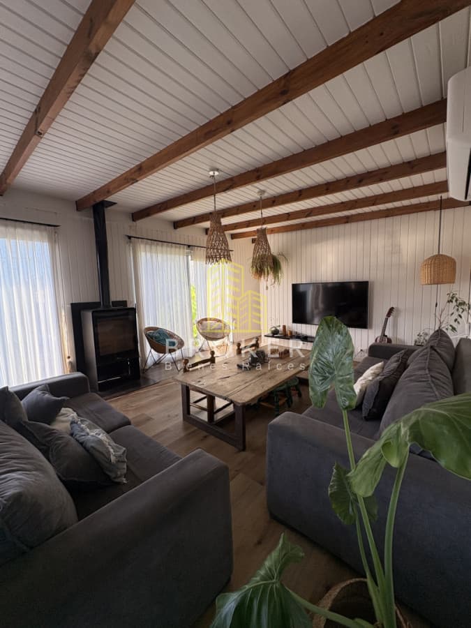 Venta y Alquiler de muy linda casa de 2 dormitorios y 2 baños en miramar acres