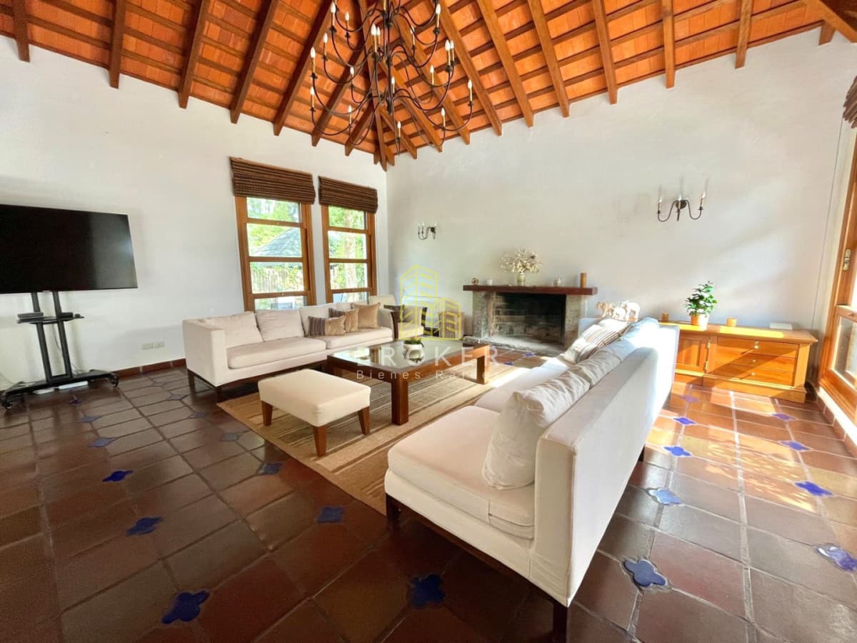 Alquiler anual de hermosa casa en barrio golf