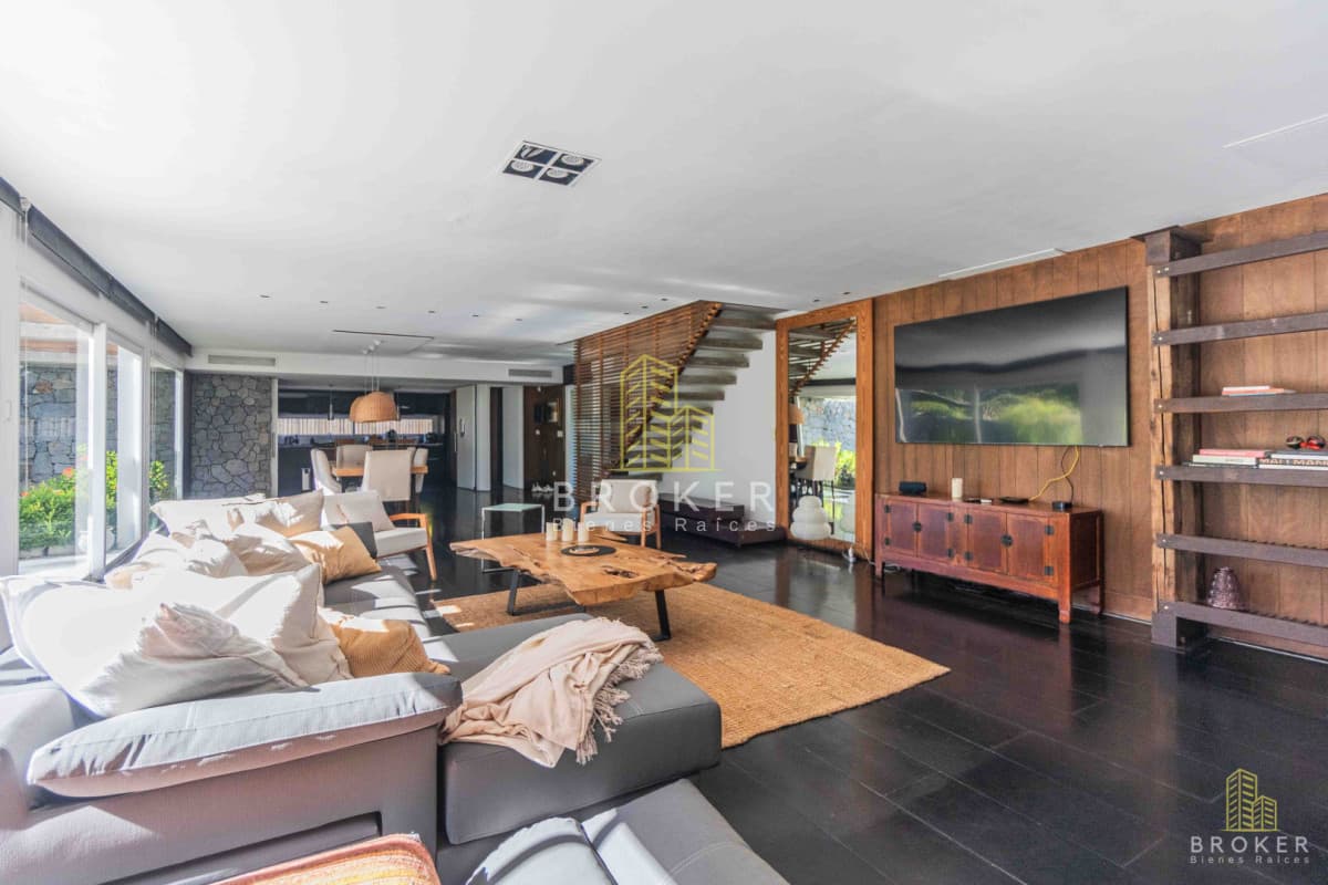 Venta Casa Punta del Este La Arbolada Barrio Privado, con piscina
