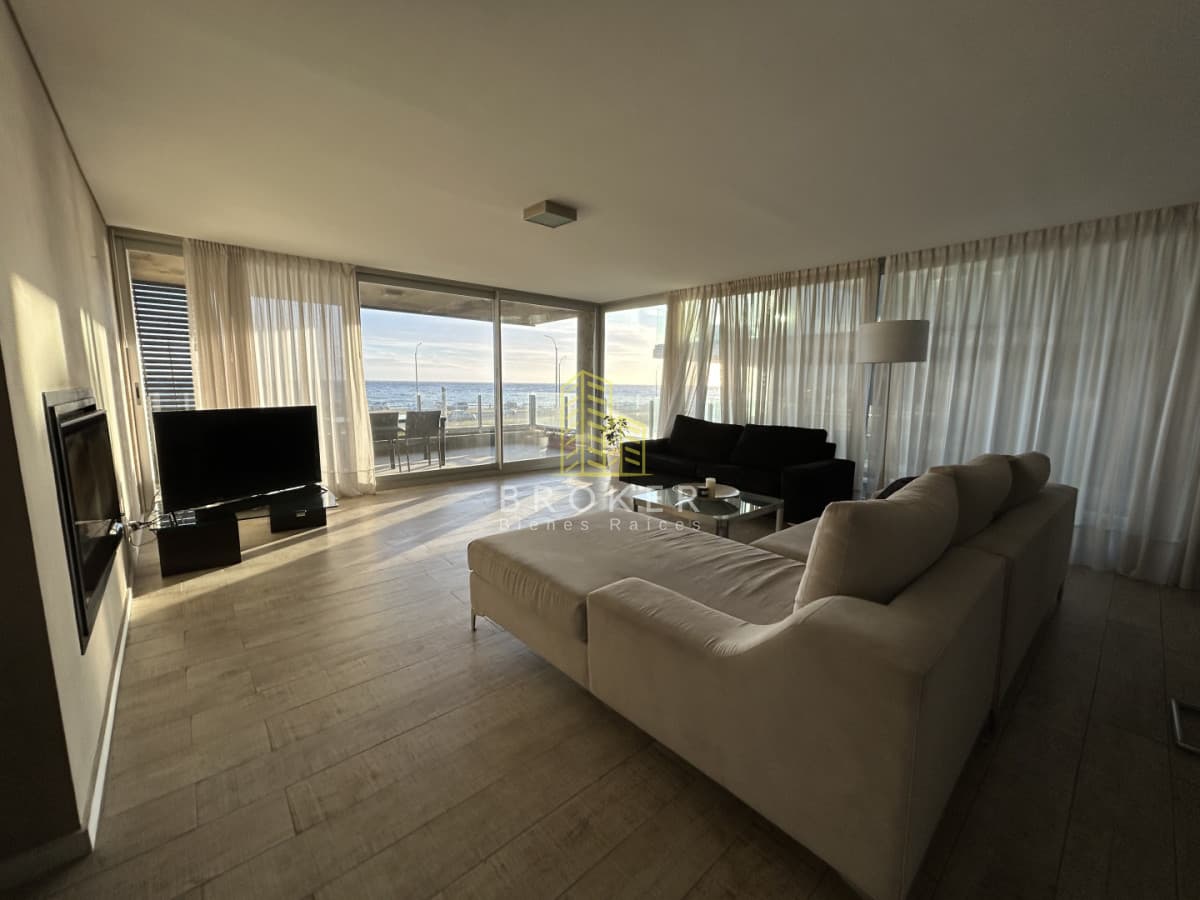 Venta Departamento tipo Casa! 3 suites frente al Mar !