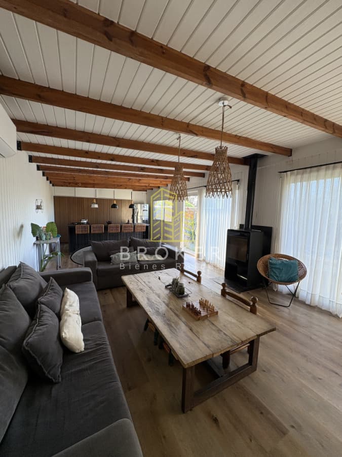 Venta y Alquiler de muy linda casa de 2 dormitorios y 2 baños en miramar acres