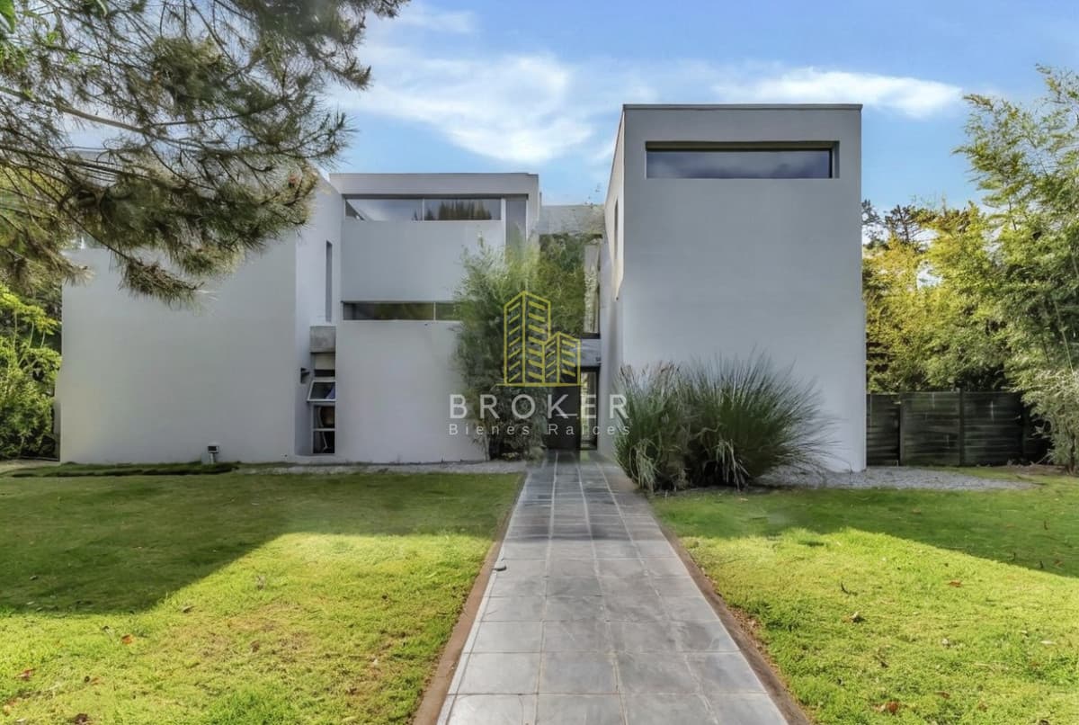 Venta Casa en San Rafael Punta del Este, 6 dormitorios y piscina