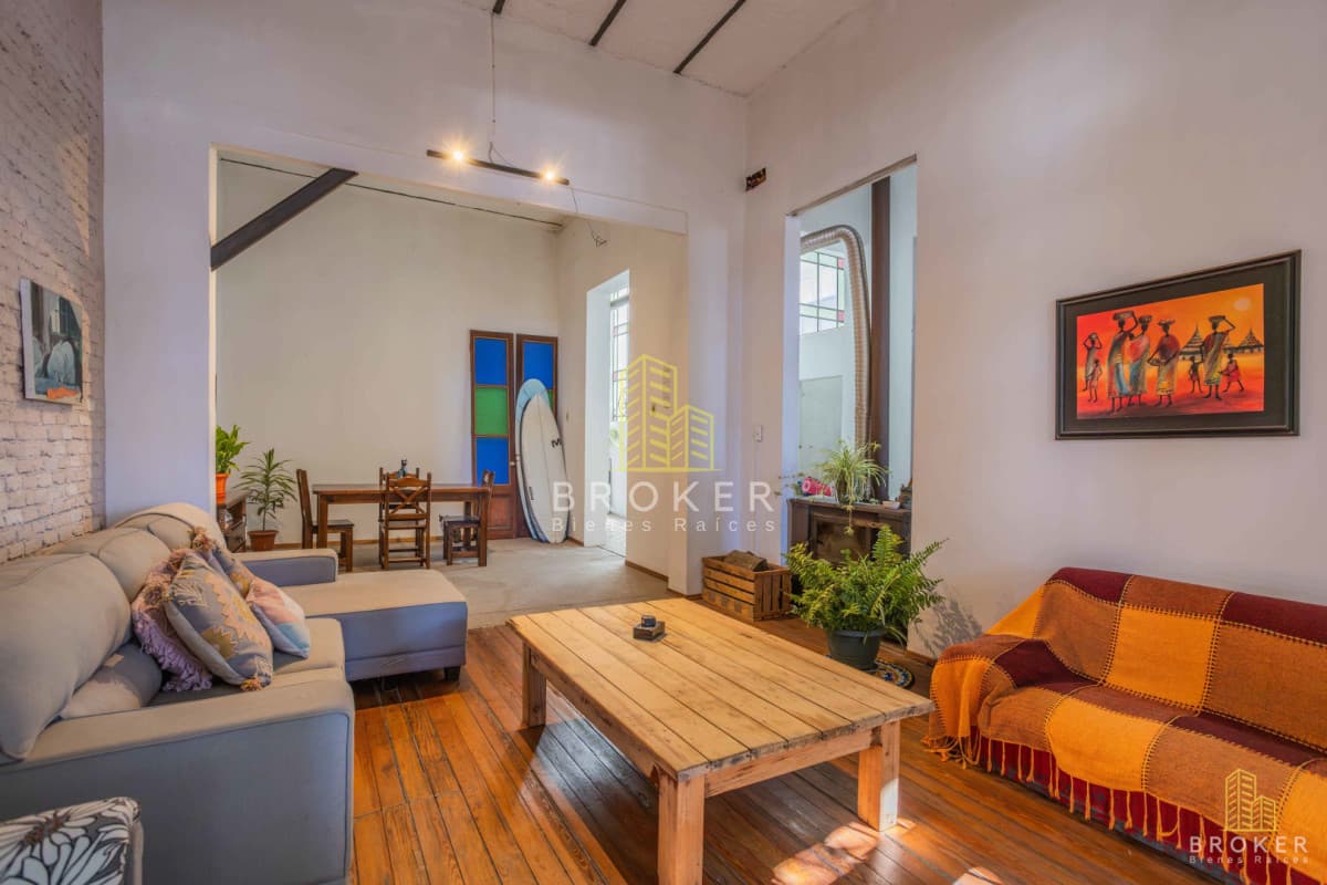 Venta Casa en Centro Montevideo, 4 dormitorios y barbacoa con terraza