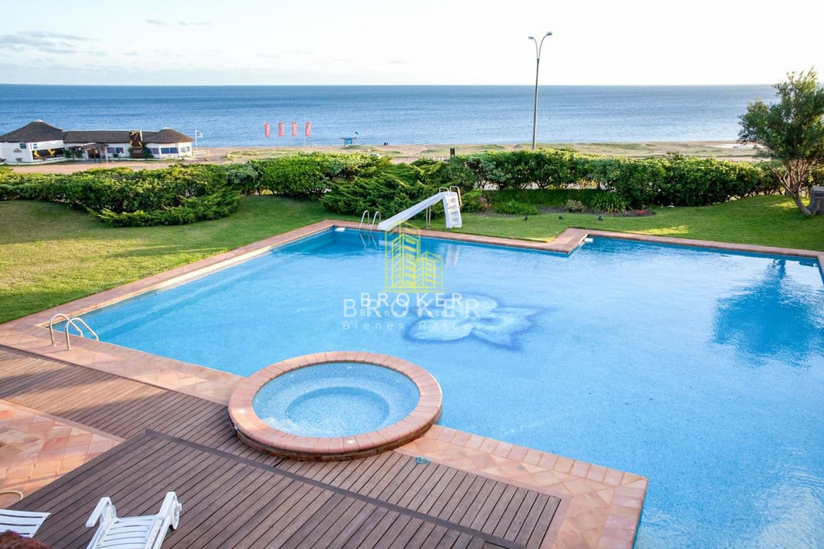 Venta Mansión frente al mar en Punta Del Este Playa Mansa