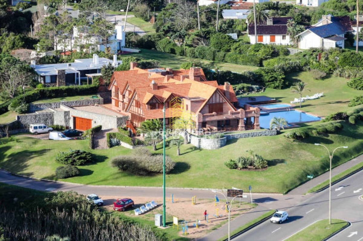 Venta Mansión frente al mar en Punta Del Este Playa Mansa