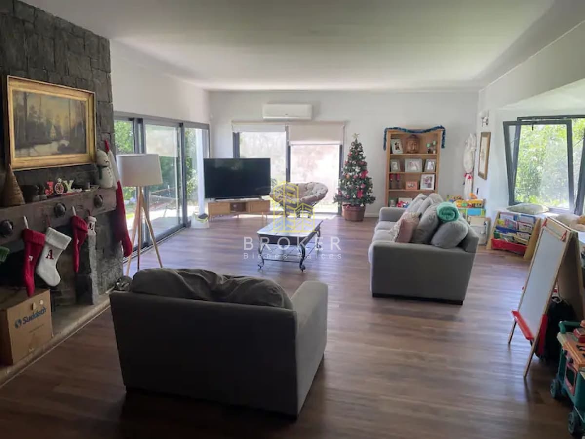 Casa 4 dormitorios en Alquiler Temporal Verano Mansa con  Vista al Mar y a una cuadra de la Playa Parrillero y Garage
