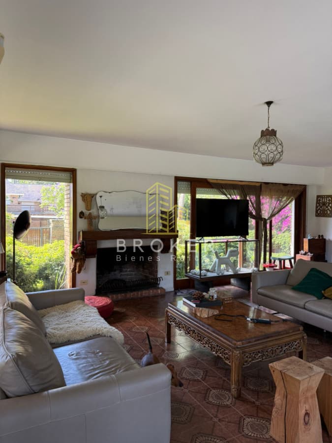 Excelente casa en venta en Barrio Lugano