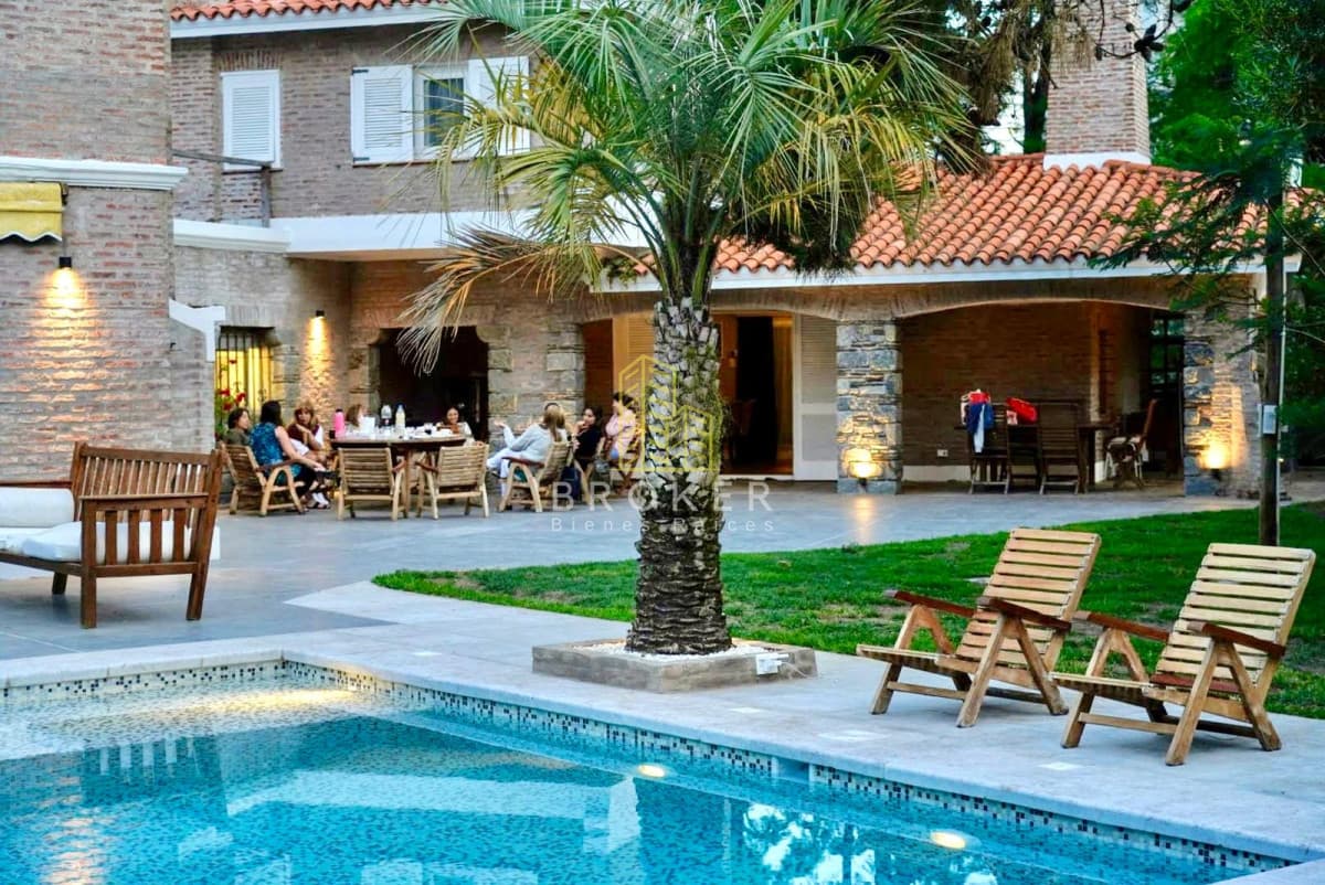 Alquiler Casa 4 dormitorios Playa Mansa, Punta del Este