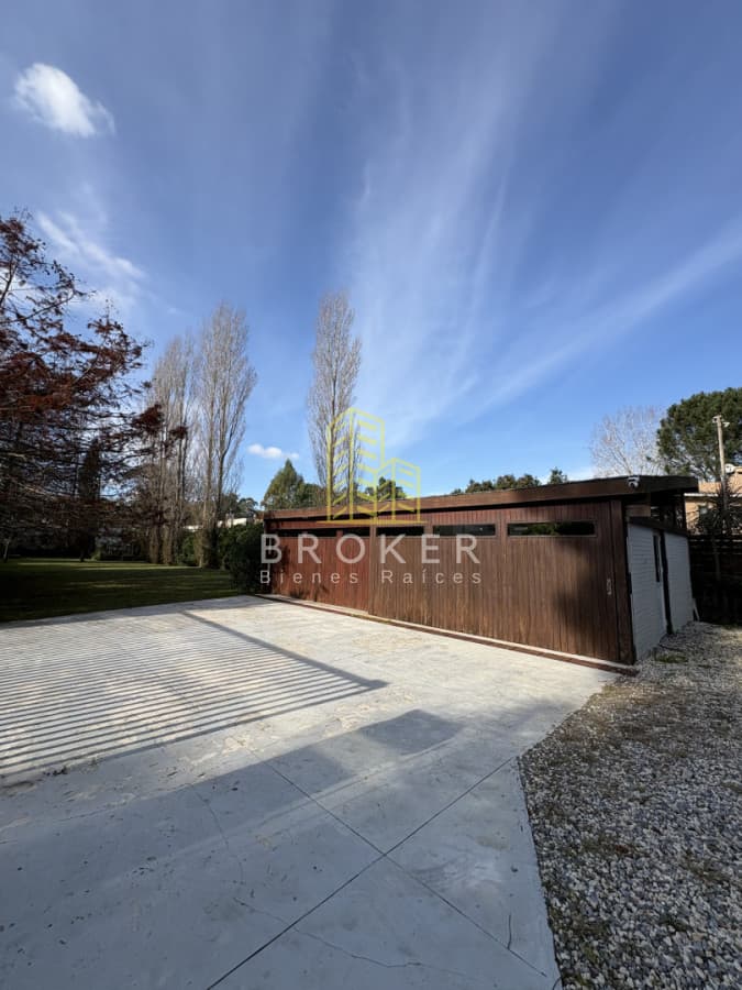 Venta Casa La Residence Punta del Este 6 dormitorios + doble servicio