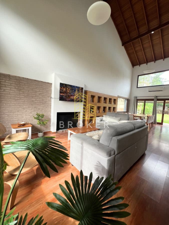Venta y alquiler anual de moderna casa en mansa 5 dorm+ piscina