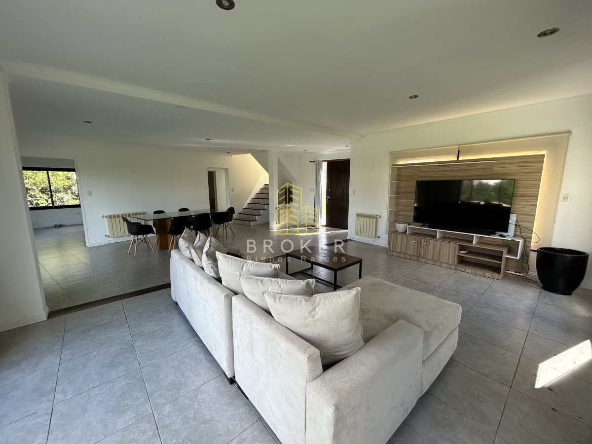 Venta Casa Haras Santa María Escobar 5 dormitorios Pileta parrilla estufa a leña