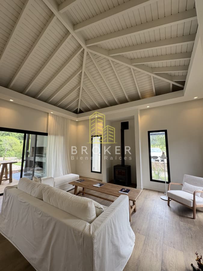 Venta Casa La Barra Punta del Este barrio privado 3 dormitorios en suite