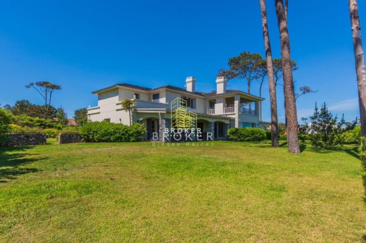 Venta Casa en Playa Mansa Punta del Este, mansión frente al mar