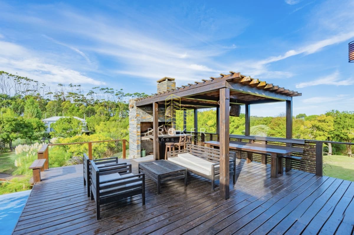 Casa en Venta 3 dormitorios con vista al mar en barrio privado San Vicente, Manantiales
