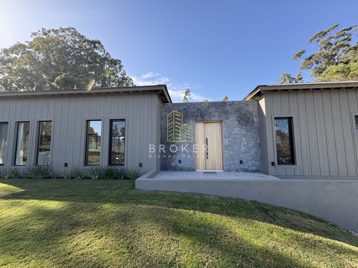 Alquiler Temporada de increíble Casa de diseño en Barrio Privado La Barra