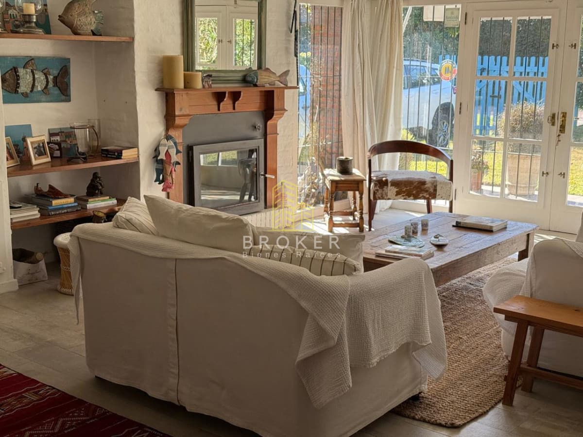 Alquiler de temporada Casa en San Rafael, Punta del Este, 3 dormitorios y amplio jardín