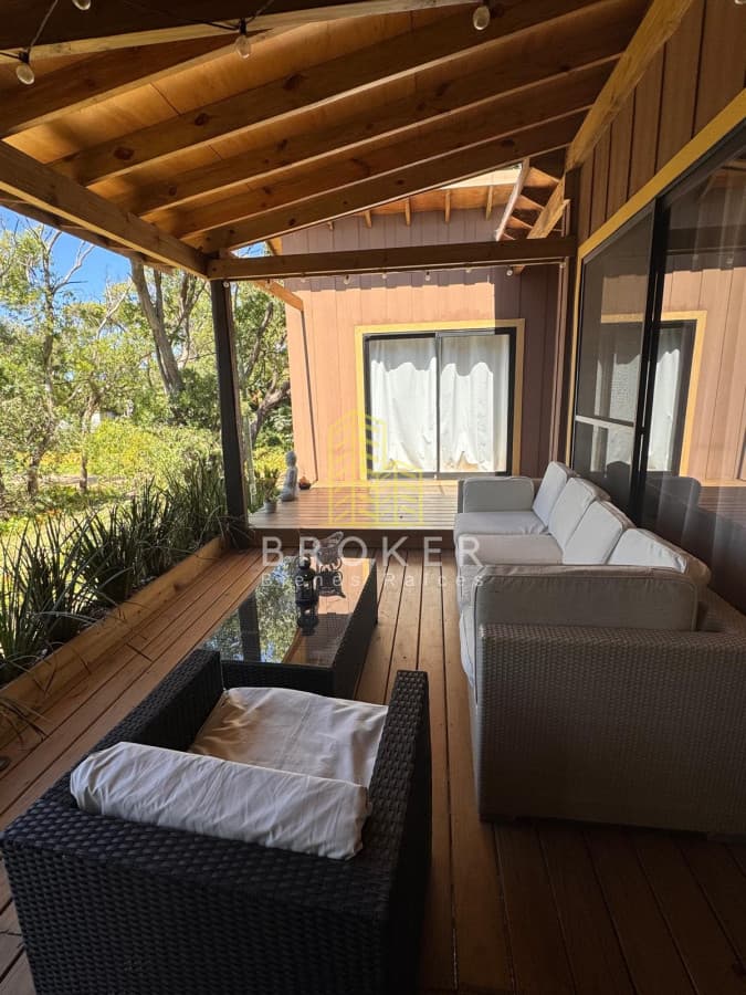 Moderna casa, a pasos del mar, en alquiler temporario en Balneario Buenos Aires, Punta del Este
