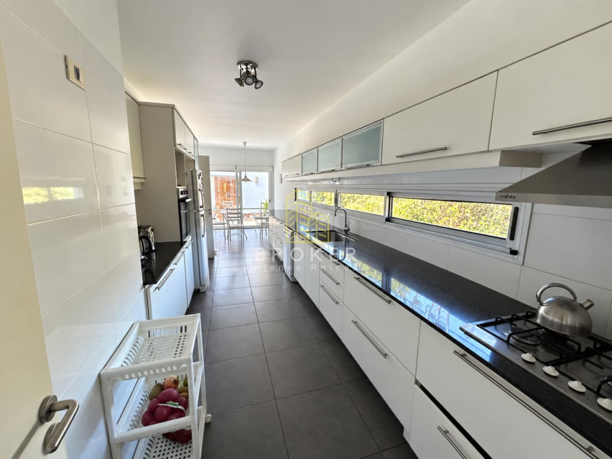 Venta Casa Barrio Privado La Arbolada Punta del Este 4 dormitorios 3 suites