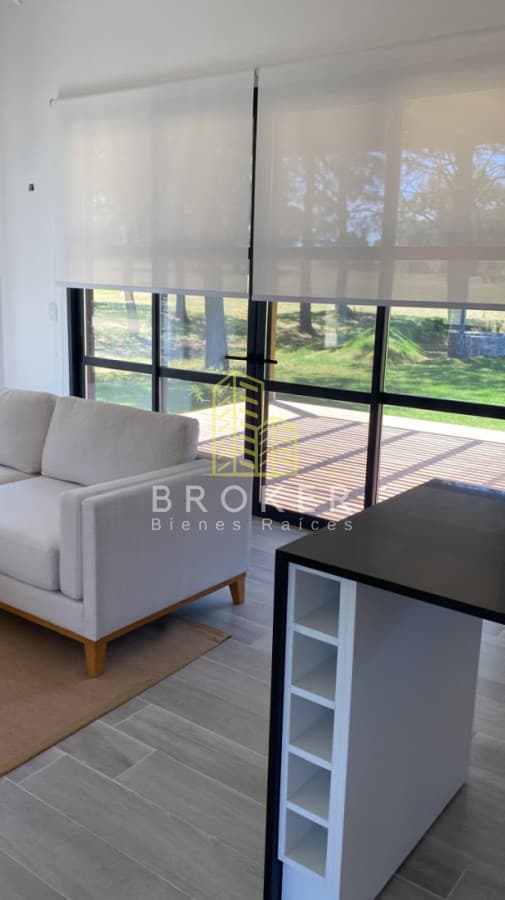 Venta y alquiler anual de casa de 4 dormitorios en barrio privado de la barra