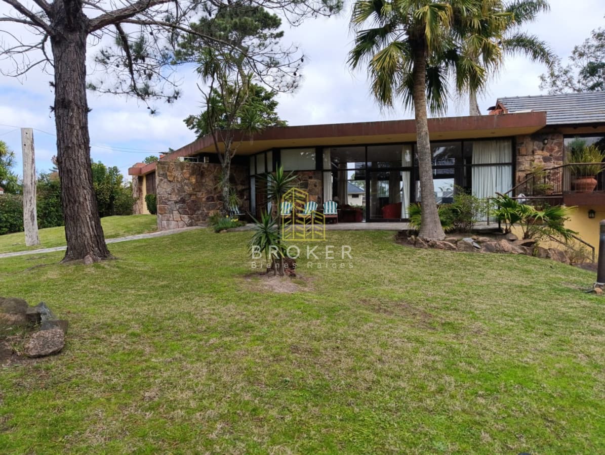 Venta casa Punta del Este Playa Mansa 5 dormitorios