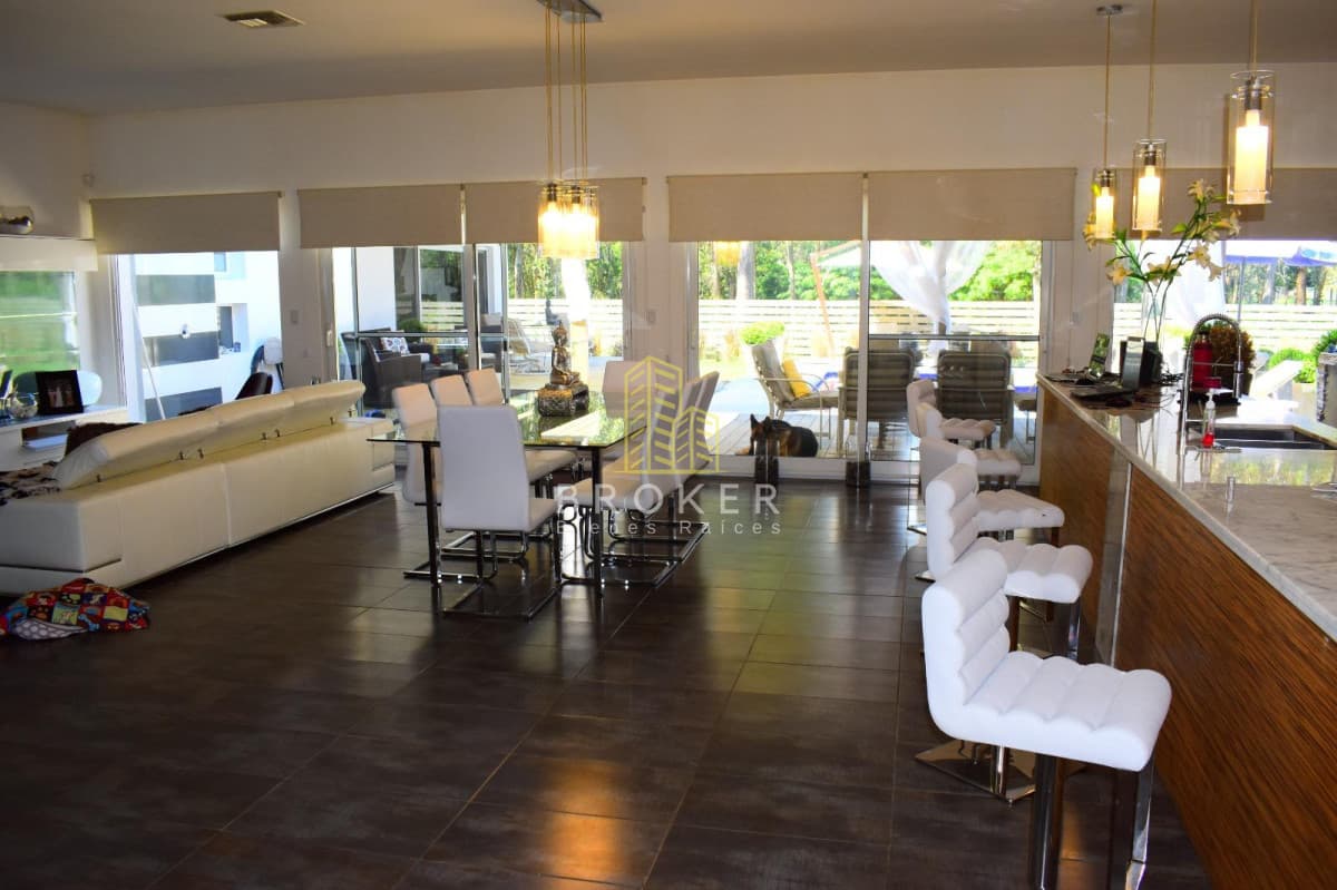 Venta Casa Pinares Punta del Este Burnett 3 suites piscina hermosa!